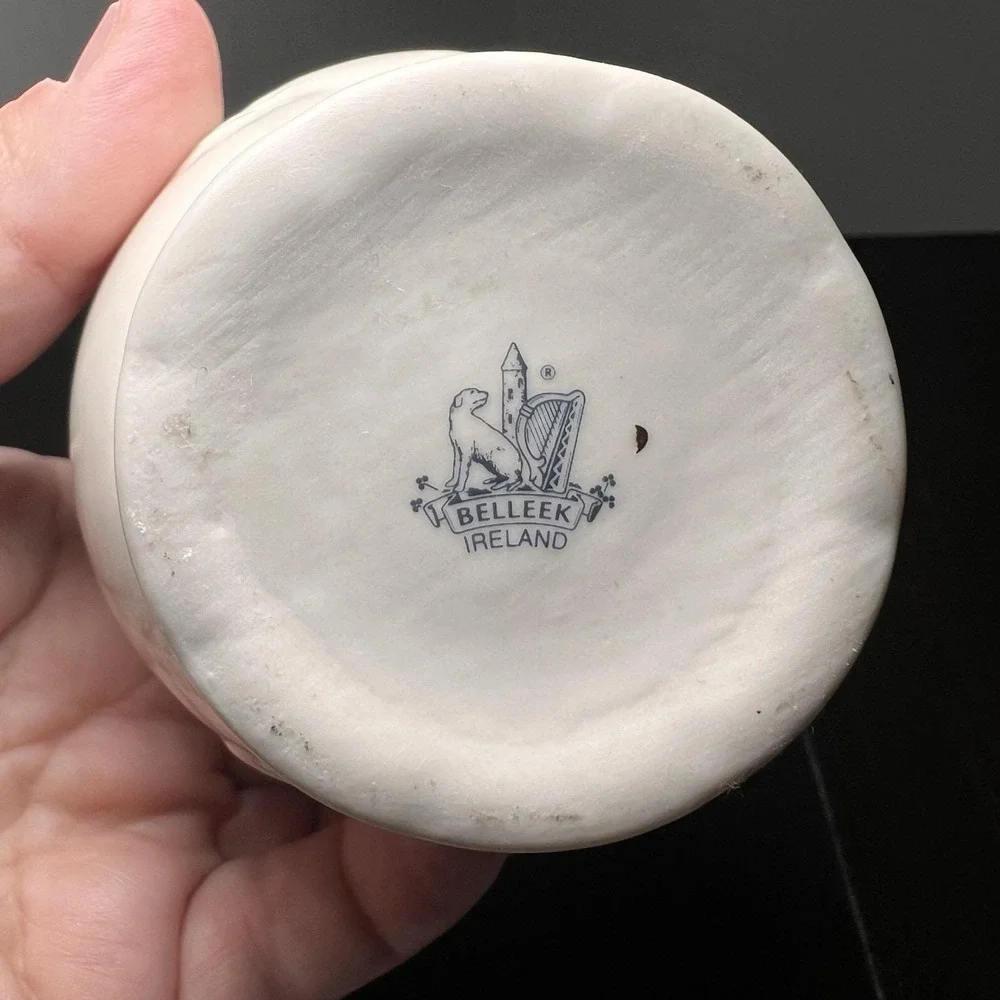 Belleek Claddagh Irish Collection Bud Vase Embossed Hands Heart And Clovers
